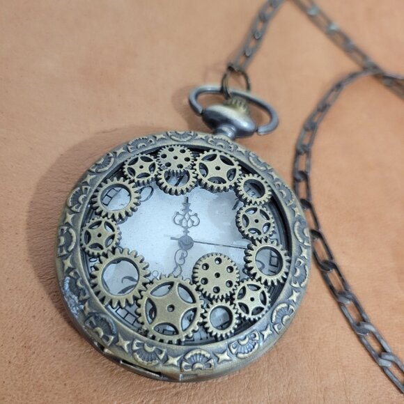 BCBG Vintage Goth SteamPunk battery Run Pocket Watch With Chain - Picture 2 of 4